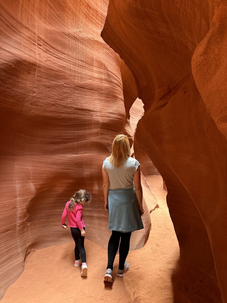 V Amerik se podajte na sprehod čez najlepši kanjon na svetu - Antelope. 